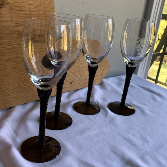 Vintage Etched and Colored Champagne Glasses (set of 4) - Picture 4 of 15